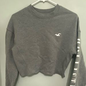 HOLLISTER CROPPED CREWNECK SWEATSHIRT
